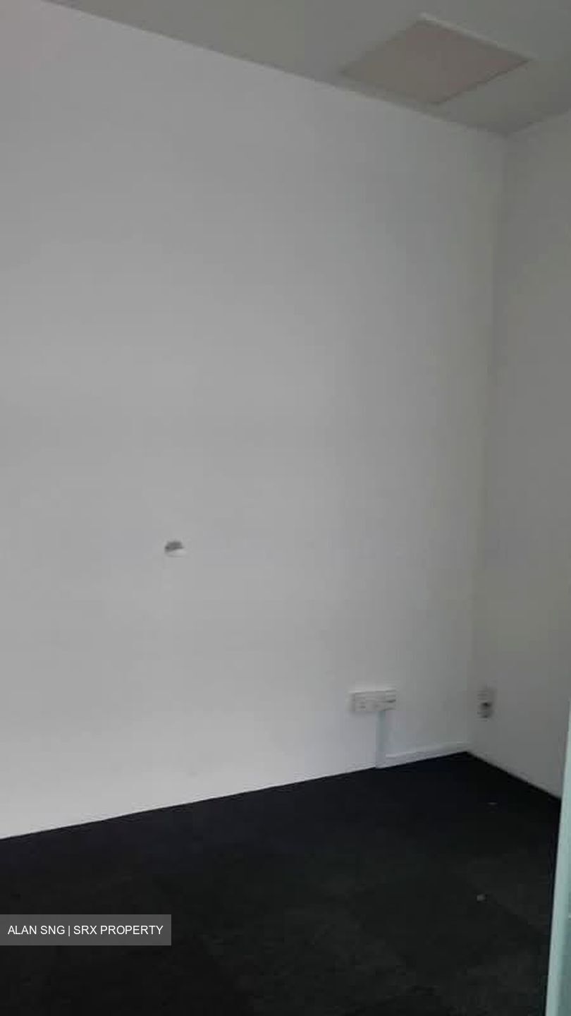 Sbf Center (D1), Office #566771401